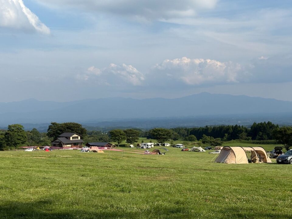 梅雨の晴れ間のボイボイキャンプ場の風景