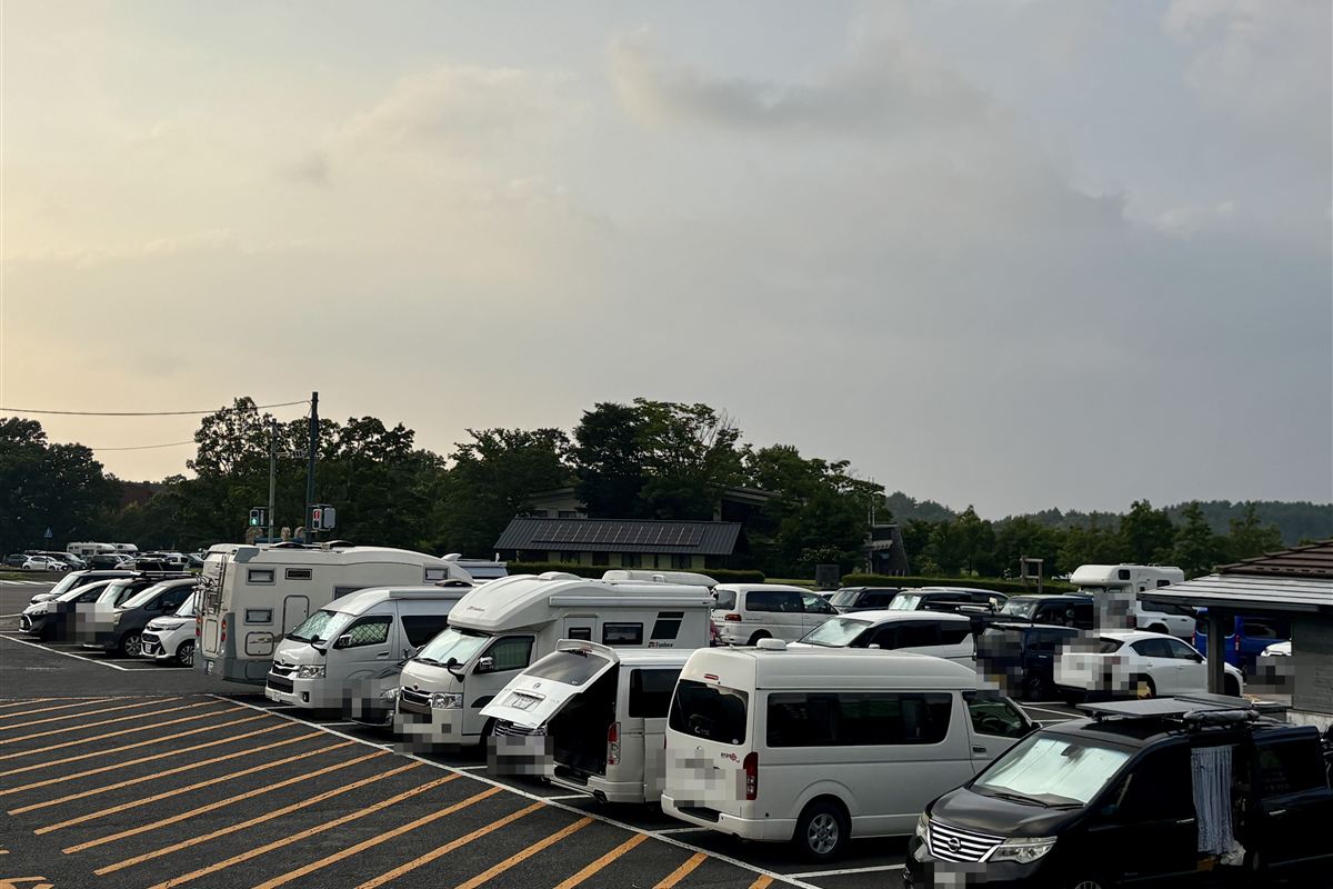 翌朝も車で埋まった長者原の駐車場