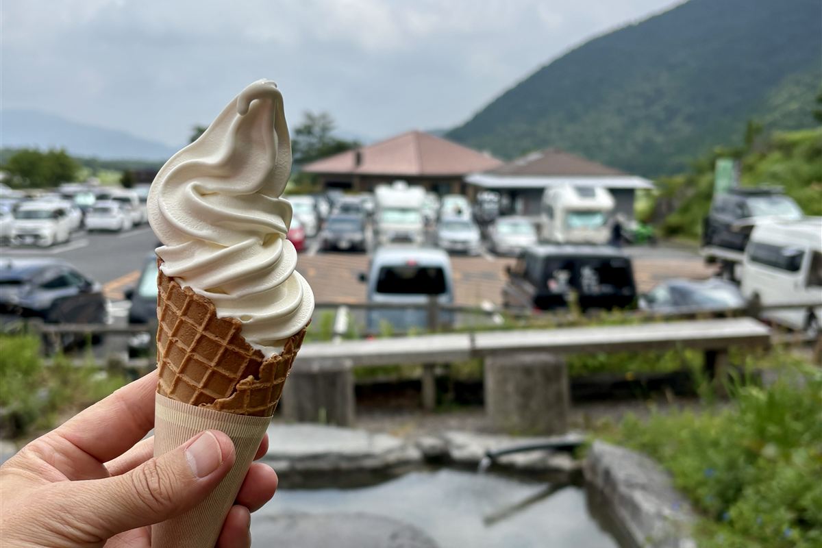 長者原の足湯とソフトクリーム
