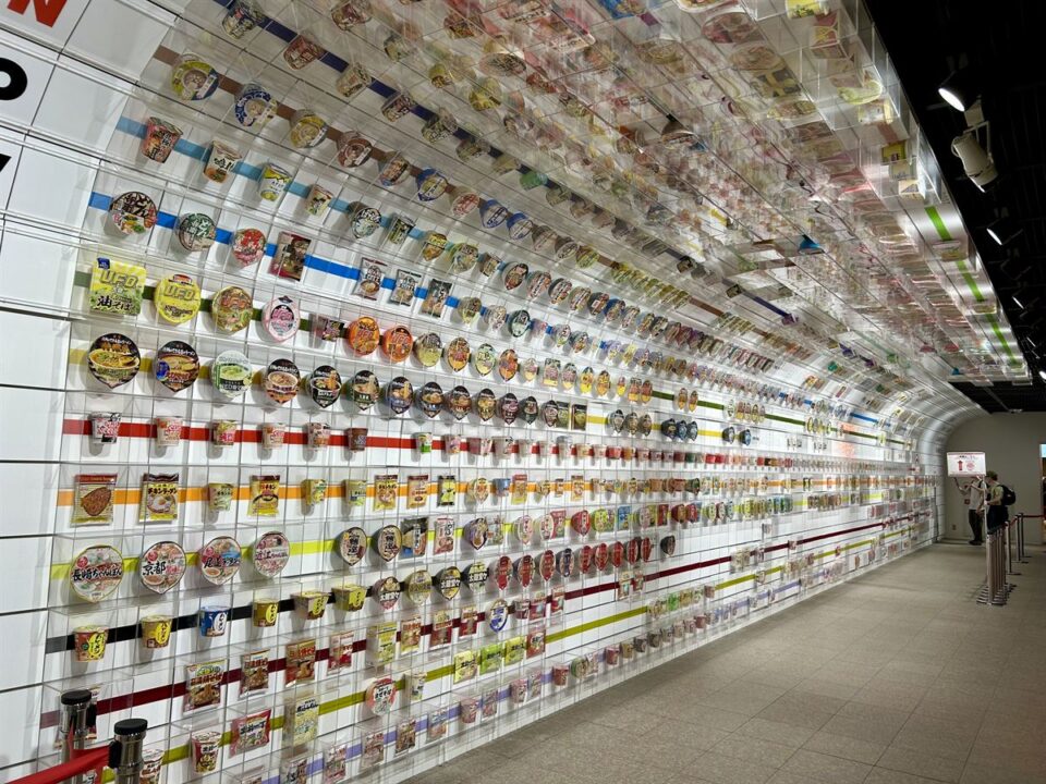 カップヌードルミュージアムの歴代パッケージ展示