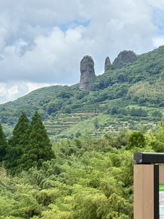熊本県山鹿市の不動岩を遠くから望んだ風景