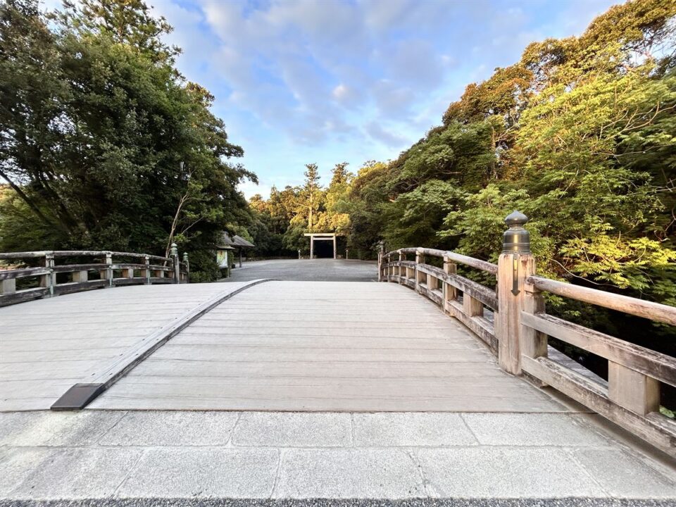 朝5時すぎ誰もいない伊勢神宮外宮の入口
