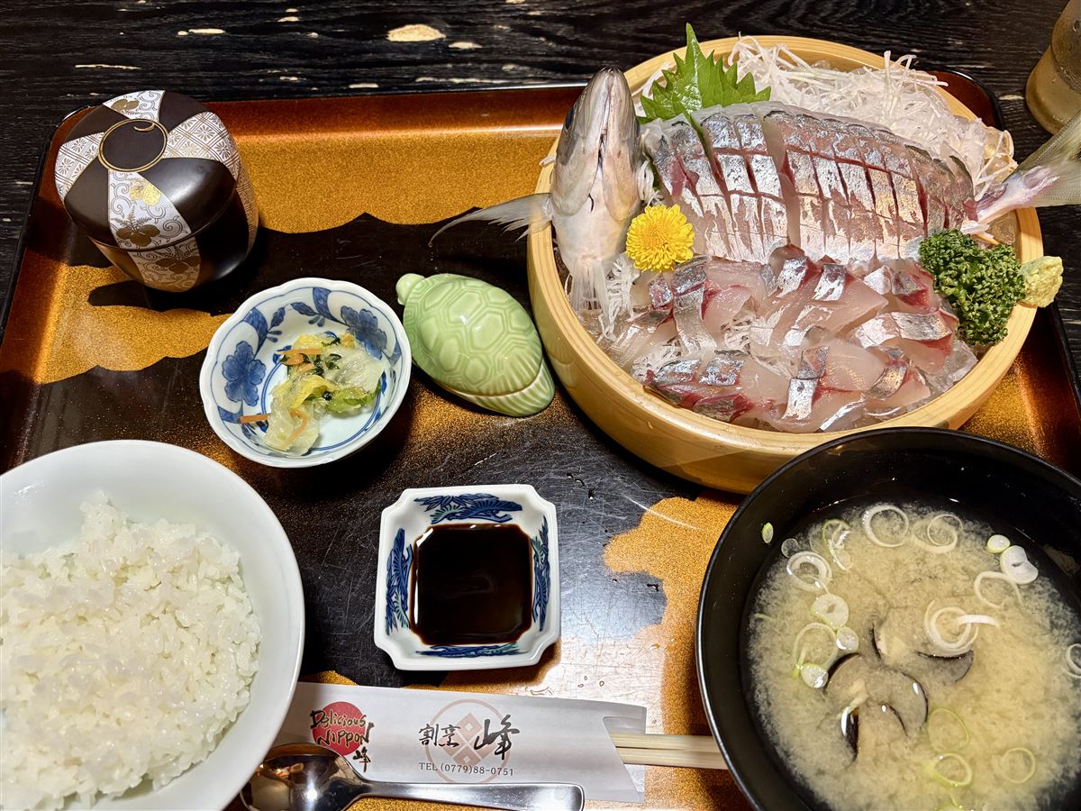 割烹峰の海鮮丼とお刺身セット