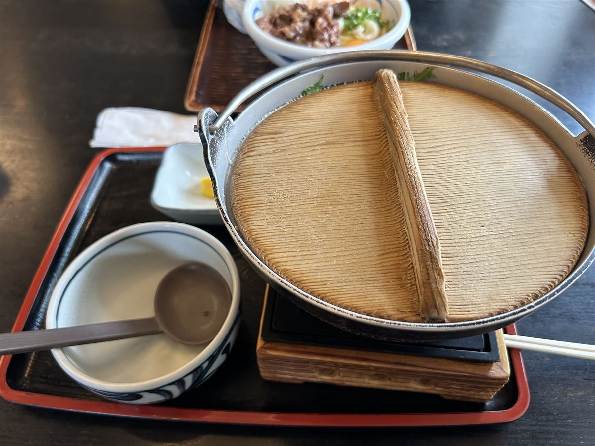 かわたうどんの名物鍋焼うどん