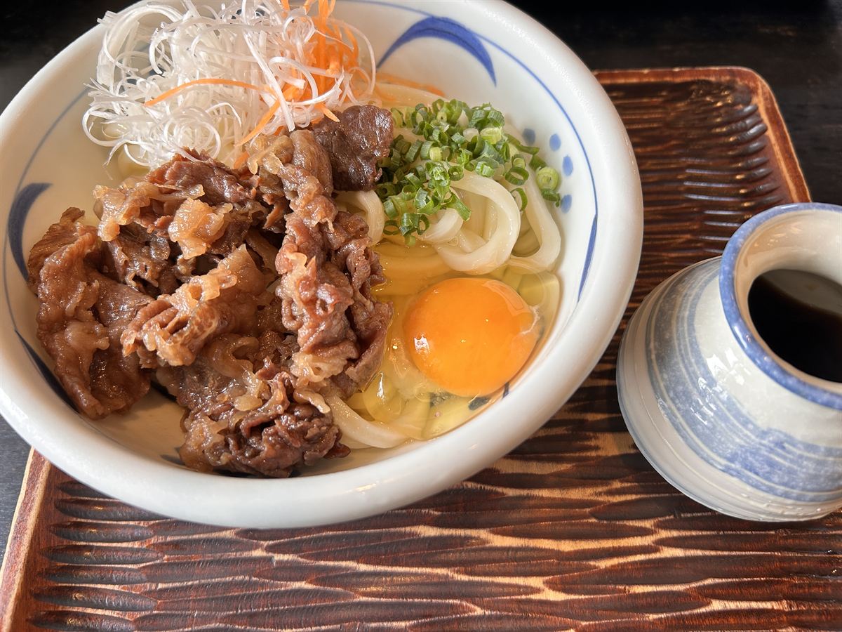 かわたうどんの肉うどん
