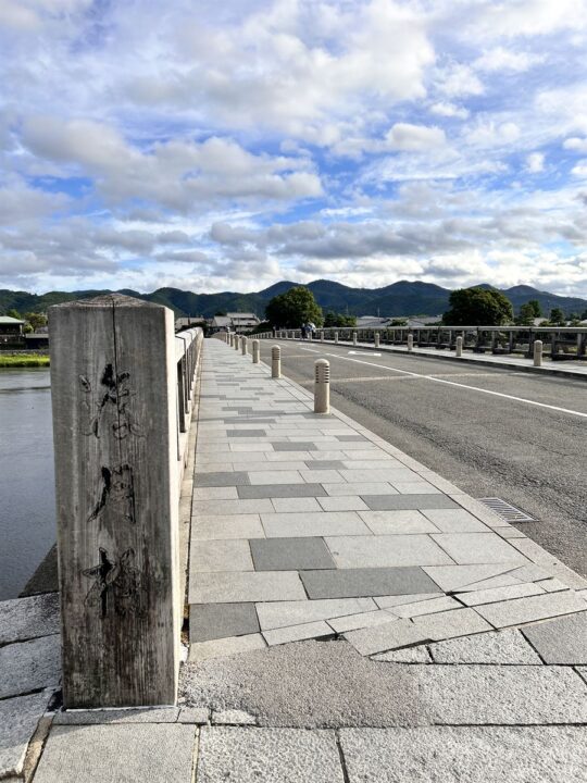 朝6時すぎの誰もいない嵐山・渡月橋