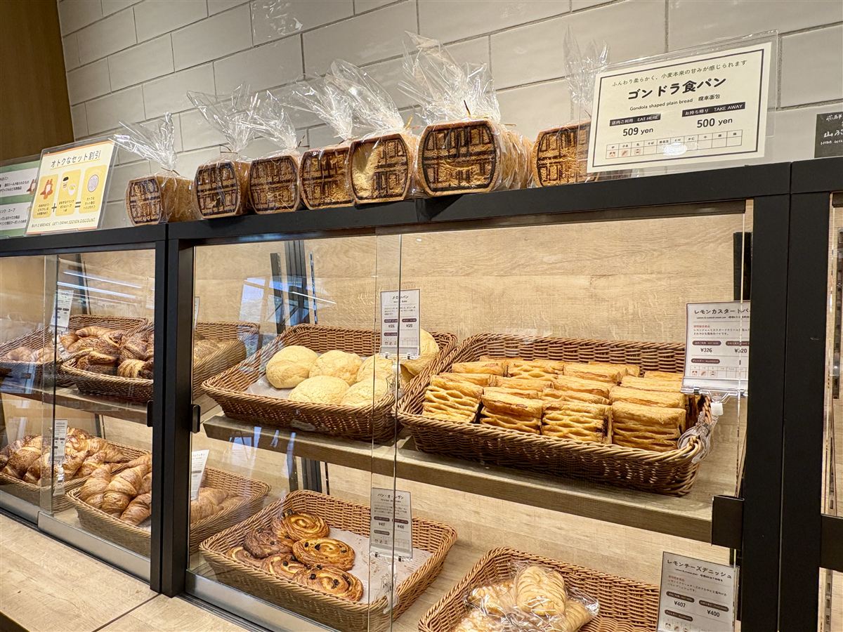 アルプスのパン屋さんの店内