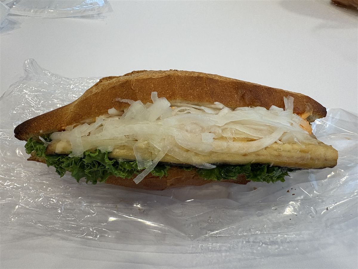 太養パン店の名物サバサンド