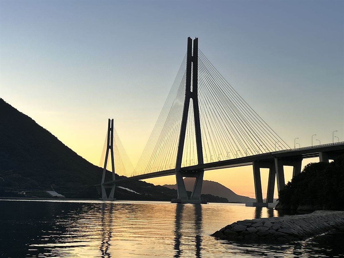 夕暮れの多々羅大橋