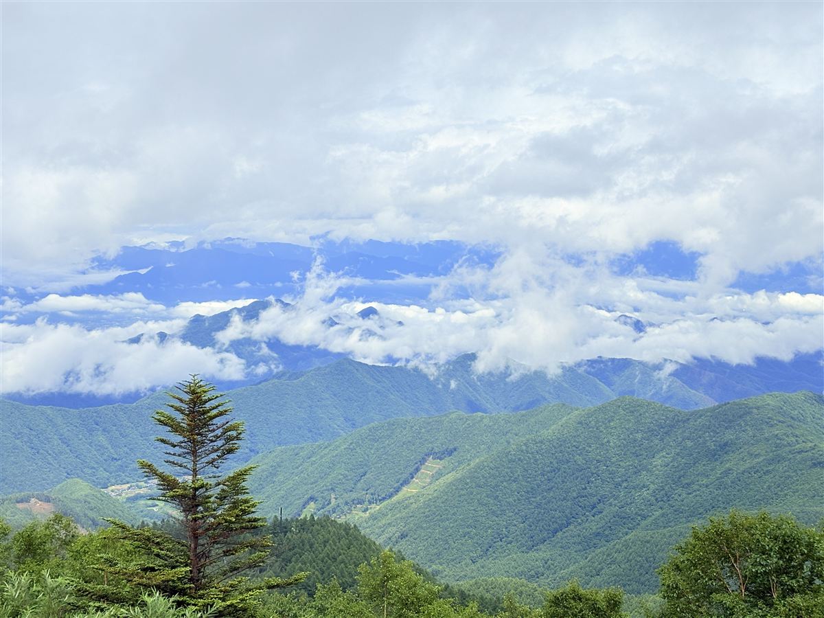 美ヶ原高原から雲間に見えた麓の景色