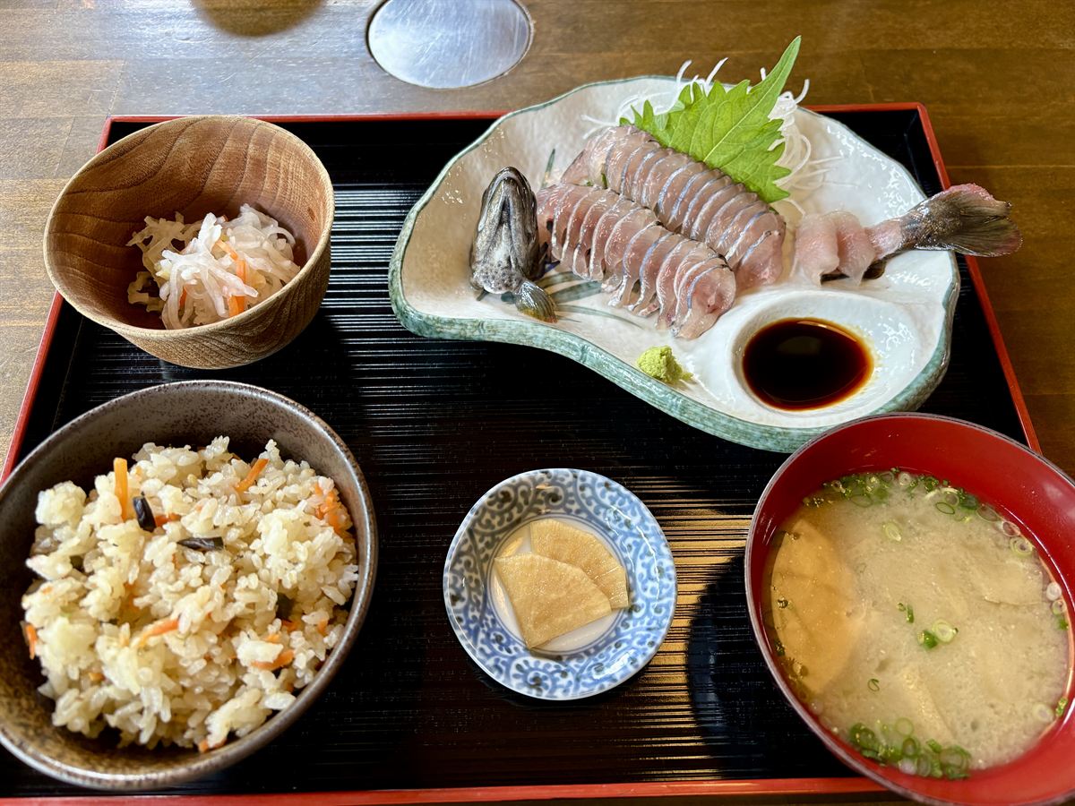 渓流の味たなべの、やまめの刺身セット