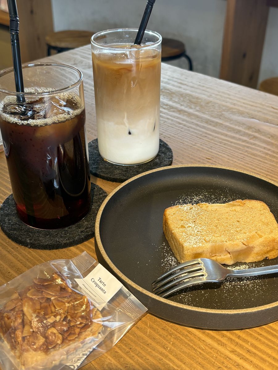 Sai Coffee Roasteryのアイスコーヒーとカフェオレとスイーツ