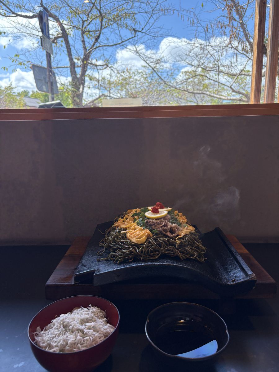 柳屋の瓦そばとしらすめし