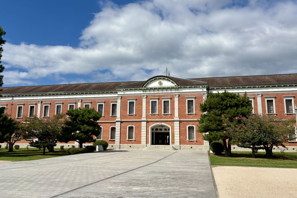 赤レンガの幹部候補生学校庁舎