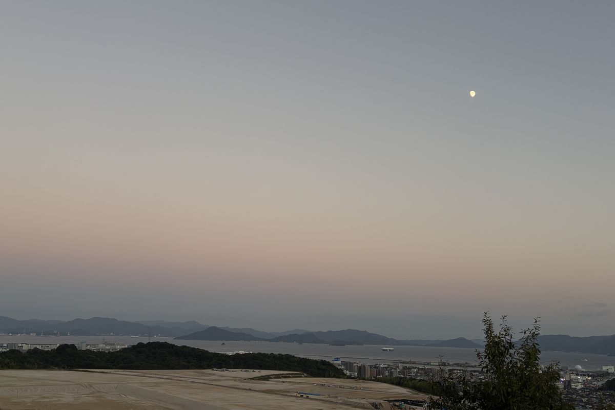 宮島SAから見た夕暮れの瀬戸内海